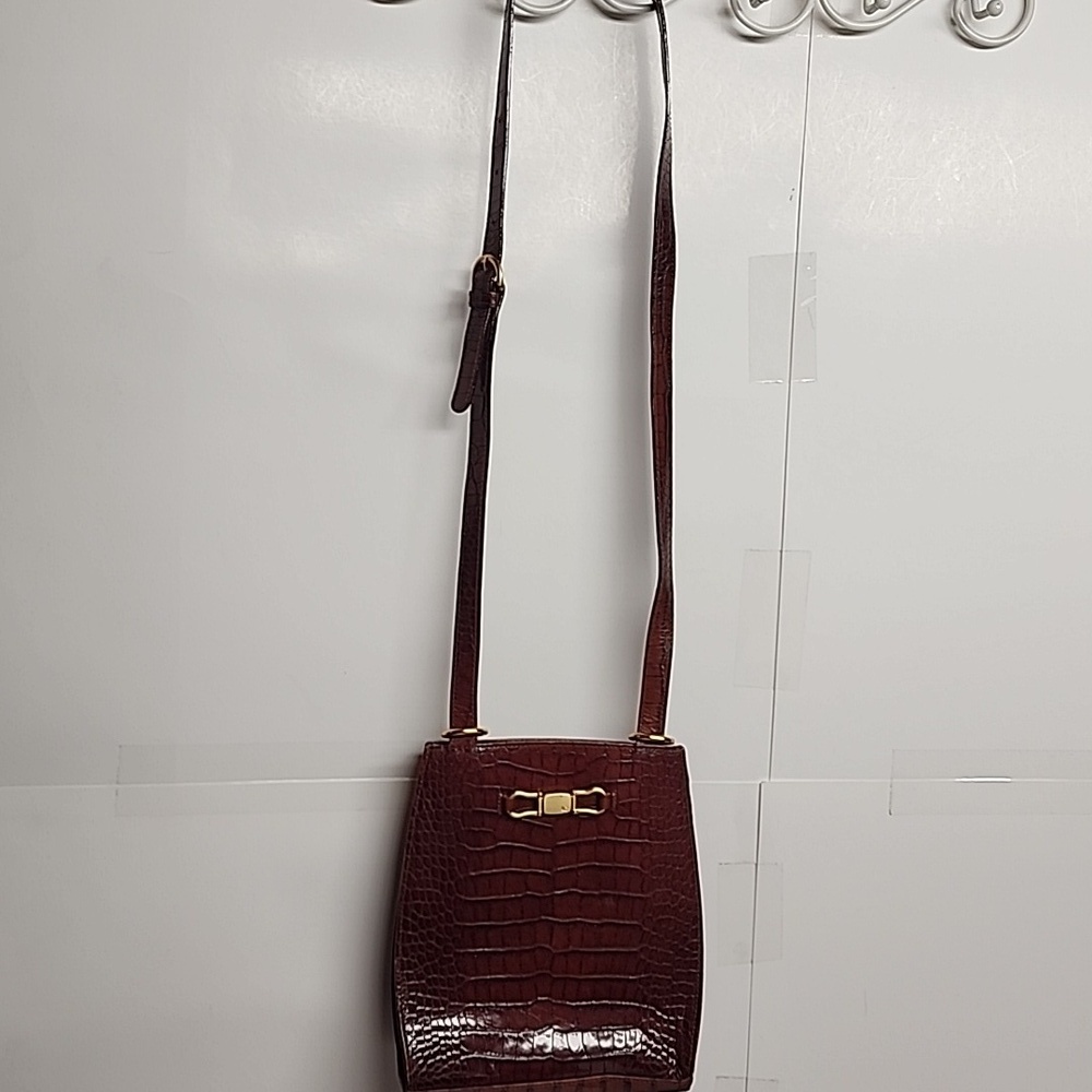 Elegant Brown Leather A Liz Claibourne Co Vintage Embossed Leather Crossbody Bag - Picture 2 of 13